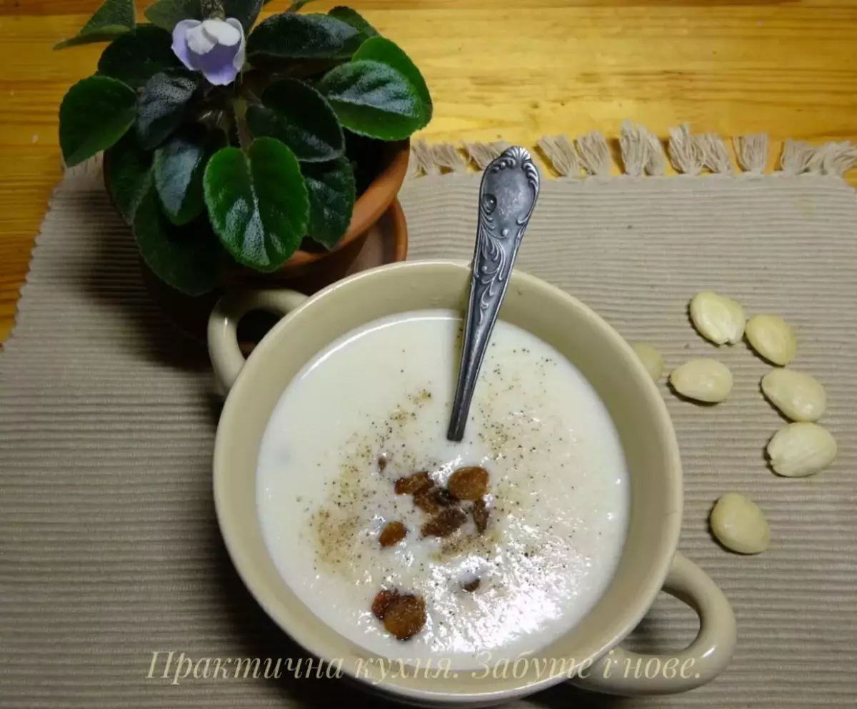 Soupe aux amandes