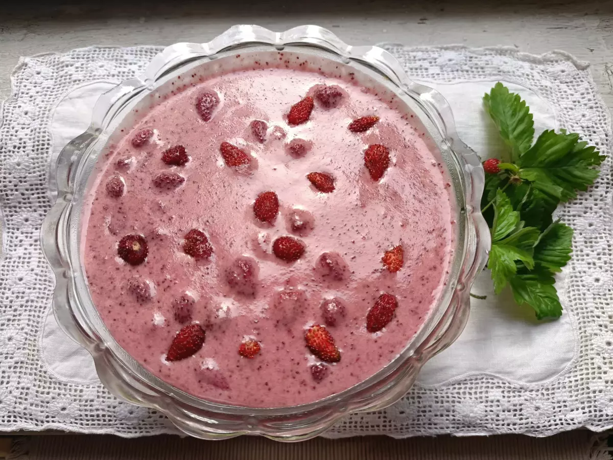 Sunytsivka (Chilled Wild Strawberry Soup)