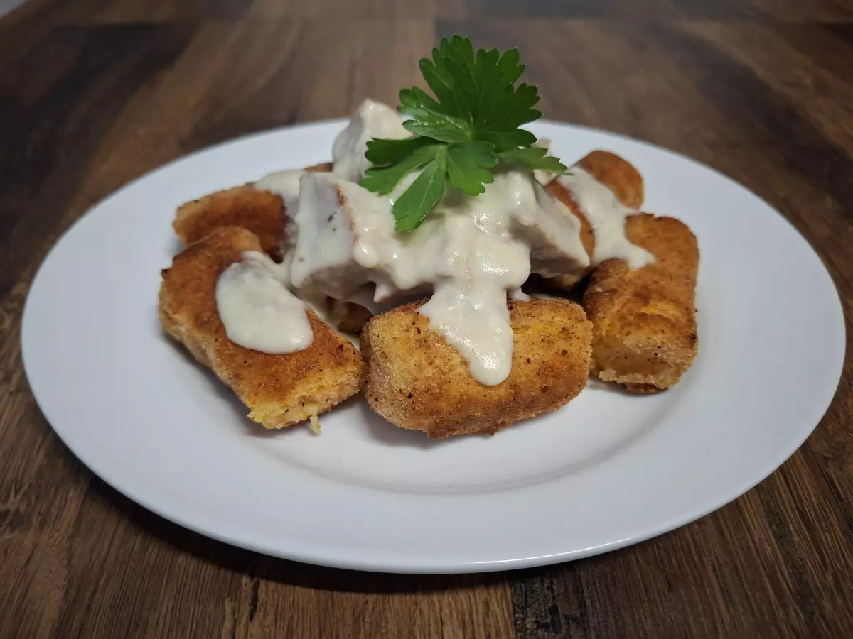 Sauce à la groseille à maquereau et croquettes de pommes de terre